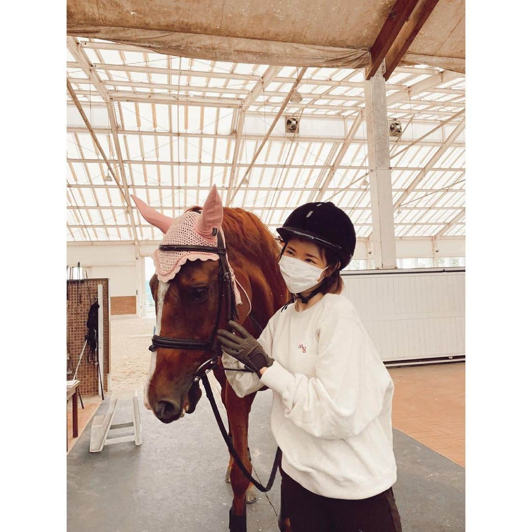 紗栄子さんのインスタグラム写真 - (紗栄子Instagram)「今朝はフウカちゃんと朝から運動🐴🌷🌿 ハエさんが増えてきたからフウカちゃんはお耳を守って、私もアブに刺されないようにマイアパのトレーナーを着て一緒に身体を動かしました🧚🏻‍♀️✨」6月18日 12時56分 - saekoofficial