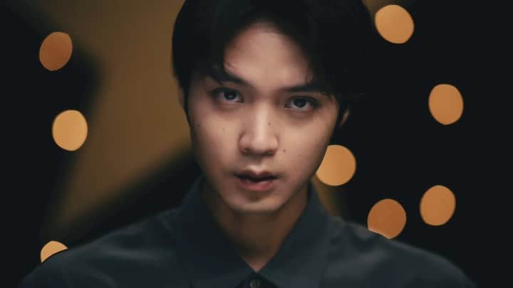 石崎ひゅーいのインスタグラム：「また素敵な作品に参加させていただきました。磯村勇斗さんの佇まいも最高。自分の中の星に願いを込めました。ブラックスター宜しくお願いします。」