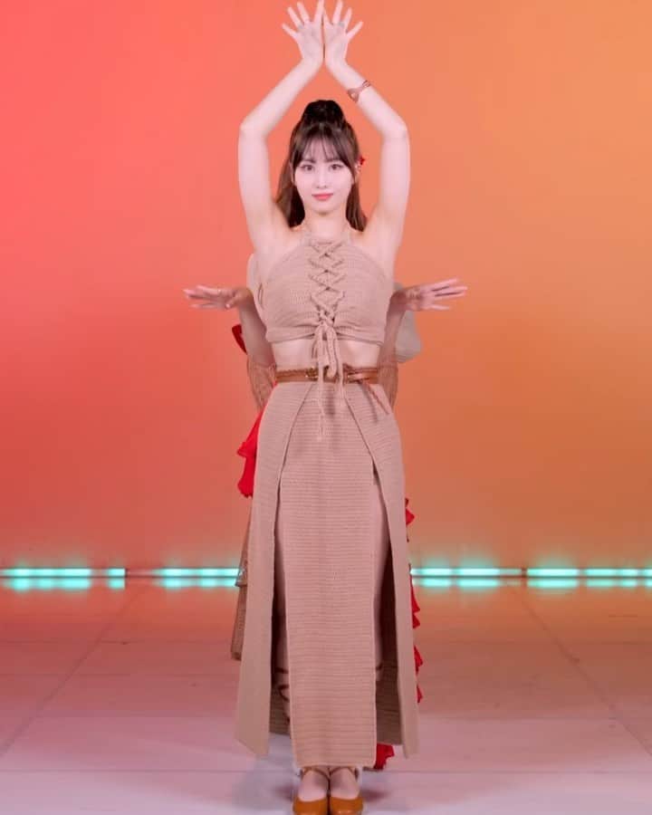 モモのインスタグラム：「♡ [Video] 210618 - “Alcohol-Free” Relay Dance Cuts   -  #MOMO #트와이스 #모모 #平井もも #もも #TWICE © m2」