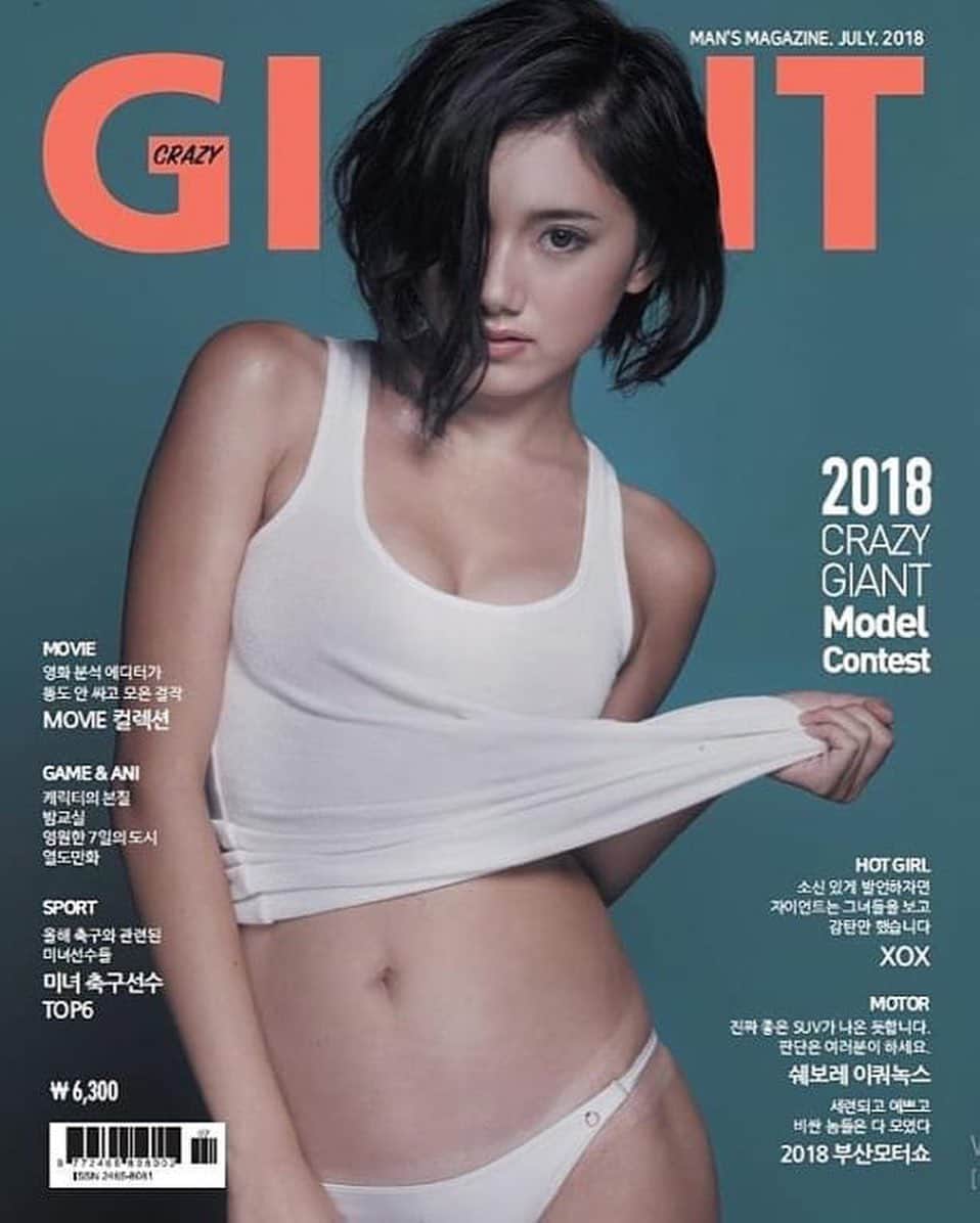 シト山口のインスタグラム：「初代機 Hasselblad Ｈ2D で撮ったのだね(=ﾟωﾟ)ﾉ💕  半年間、韓国の雑誌でグラビア16ページ連載していた頃の作品。表紙は３回やらせていただきました🙏🏻🙇🏻‍♂️💕✨  crazy GIANT 2018 ７月号 model  Ayano  Aikawa @aikyawa_official  hair&make @hana.freelancehm  photo @sito_yamaguchi   #model #make #fashion #hairmake #hasselblad #photo #profoto #shoot  #ハーフモデル #instafollow #フォロー #いいね #モデル #美脚 #美人 #美肌 #美白 #小顔 #スタイル #ヘアメイク #メイク #ポートレート #ファッション #ビューティー #作品撮り #molasoftlights  #写真好きな人と繋がりたい ©︎2021 SITOgraphics all rights reserved.」