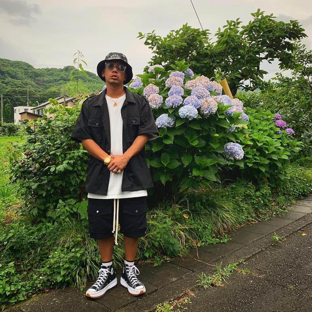 のインスタグラム：「明日からずっと雨だなぁ☔️ 梅雨終わったら夏だけど今年は夏らしいことできんのかな？ ☀️🍻👙🌊🍉🎆 #イルマニア#mcma#indepict#梅雨」