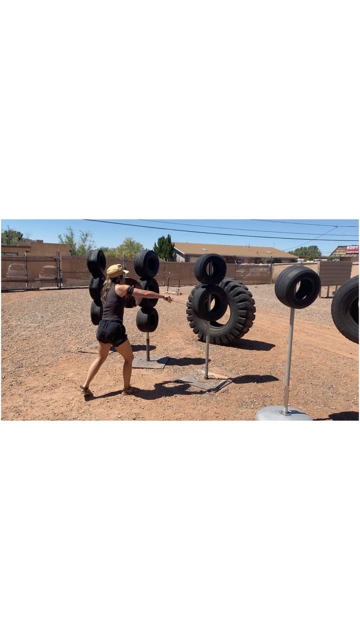 サミーア・アームストロングのインスタグラム：「With Kindjal (Caucasus version of the old Roman gladius) and shield  • 20 second work, 10 seconds rest, 8 rounds • Wearing Blood Flow Restriction (BFR) straps on arms and legs • Sucking air😆 • @hunterchiparmstrong」