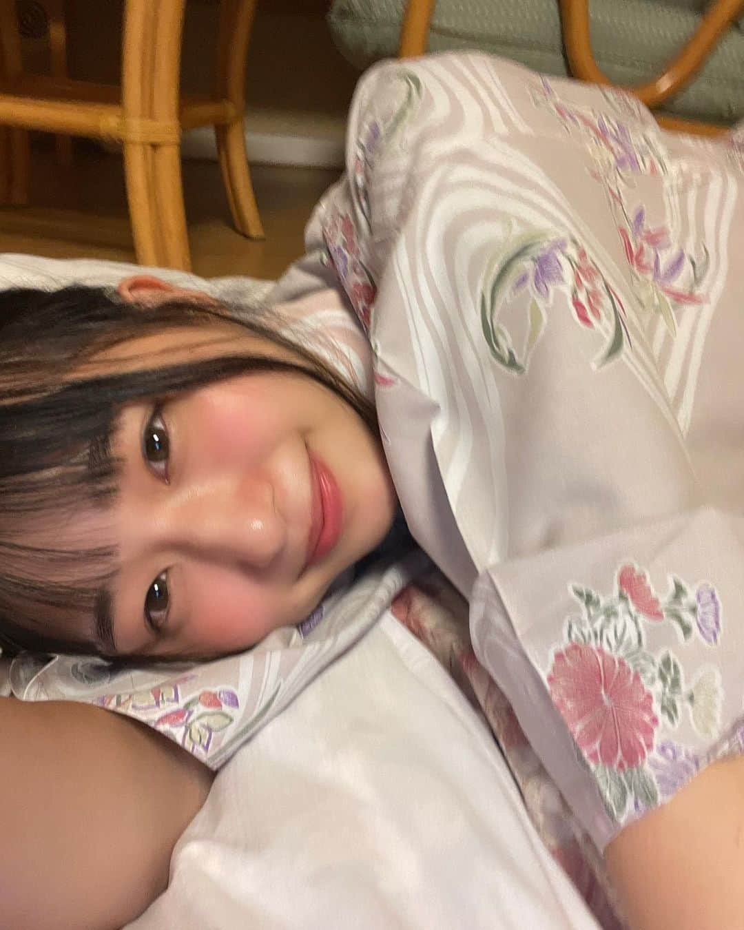 我妻ゆりかさんのインスタグラム写真 - (我妻ゆりかInstagram)「おはよっ朝だね〜！☀️  旅館で撮った自撮りが添い寝してるみたいってすごい好評だったからこっちでも載せる〜💖  #彼女感  #浴衣 #浴衣女子 #旅館 #一人旅」6月18日 7時46分 - wagatsuma_yurika