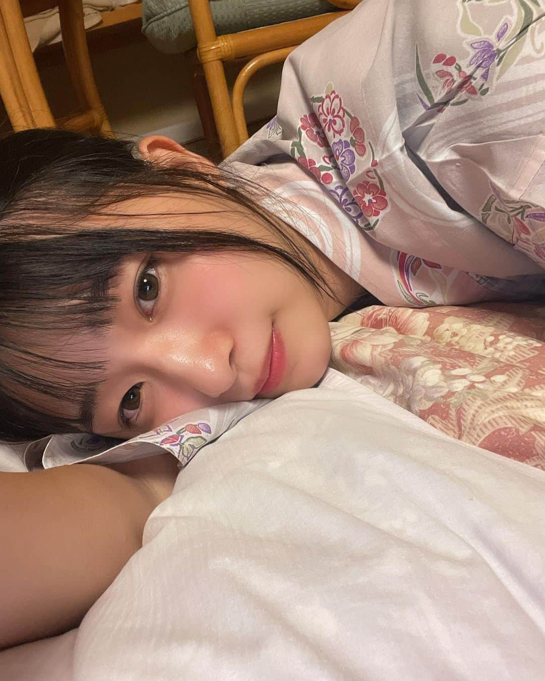 我妻ゆりかさんのインスタグラム写真 - (我妻ゆりかInstagram)「おはよっ朝だね〜！☀️  旅館で撮った自撮りが添い寝してるみたいってすごい好評だったからこっちでも載せる〜💖  #彼女感  #浴衣 #浴衣女子 #旅館 #一人旅」6月18日 7時46分 - wagatsuma_yurika