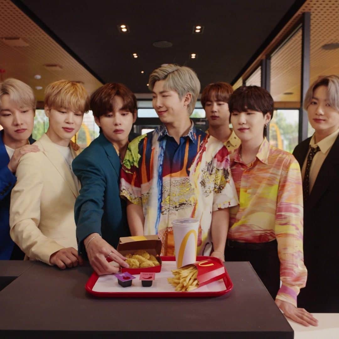 McDonald's Philippinesのインスタグラム：「Need a reason to try The BTS Meal? We can think of 7! Get it starting 7AM today! The meal comes with 10-pc Chicken McNuggets, medium fries, a Coke, and 2 NEW sauces: Sweet Chili and Cajun, picked by BTS. Order via Dine-In, Take Out, Drive-Thru, McDelivery and our delivery partners.  #BTSMeal #BTSMealPH」