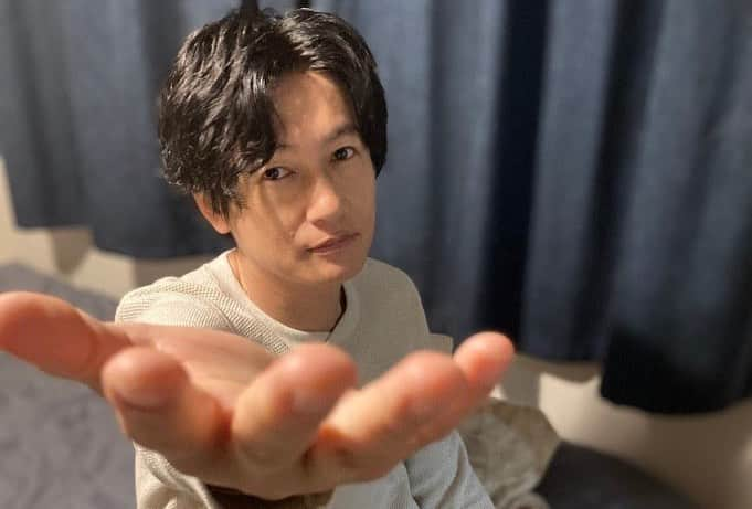 井浦新さんのインスタグラム写真 - (井浦新Instagram)「大切な人の死をのこされた人たちはどう乗り越えて生きていくのか。あのキス観ながら皆さんも一緒に考えていただけたら幸いです。せつない気持ちもあるけれど、笑いながら、楽しみながら。今夜11時15分から最終回が放送されます。どうぞご覧下さい。 #あのキス #あのキス写真部 #今夜最終回 #オフショ狂い出し祭り開催」6月18日 9時03分 - el_arata_nest