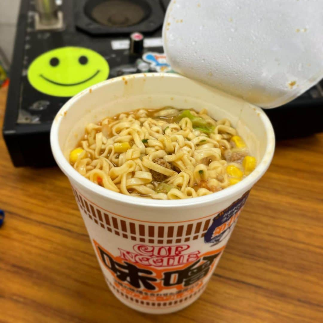 木村ひさしさんのインスタグラム写真 - (木村ひさしInstagram)「最高のおっさんの朝ごはん。 味噌＋いただいたちまき #最高のおっさんのカップ麺  #2021チャレンジ第二弾」6月18日 9時31分 - kimura.hisashi