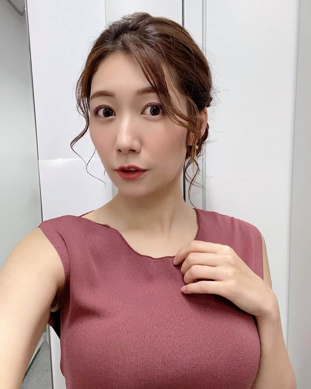 穂川果音さんのインスタグラム写真 - (穂川果音Instagram)「hair style  アップヘアだよ♪  #hairstyle #hairarrange #アップヘア　#アベプラ　#abematv #シニョン　#イヤリング　#earrings   #穂川果音  #気象予報士　#下めアップ  #綺麗めアレンジ 　#まとめ髪」6月18日 9時52分 - hokawakanonn