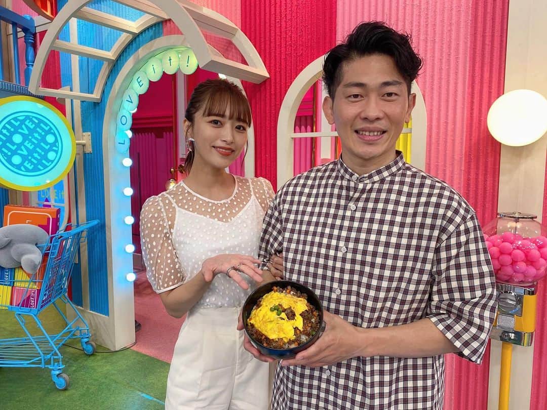 近藤千尋のインスタグラム：「今日もラヴィット ありがとうございました🤍🐰 エモいを勉強したり、 美味しいトースト食べたり 楽しかった〜📺🍞💗 朝から皆さん明るくて元気になるなぁ☺️✨  今回の曜日対抗料理対決は 27点頂きました🍴♥️ オムレツ風のそぼろ丼❗️ 皆さんも是非作ってみてね✨🍳」