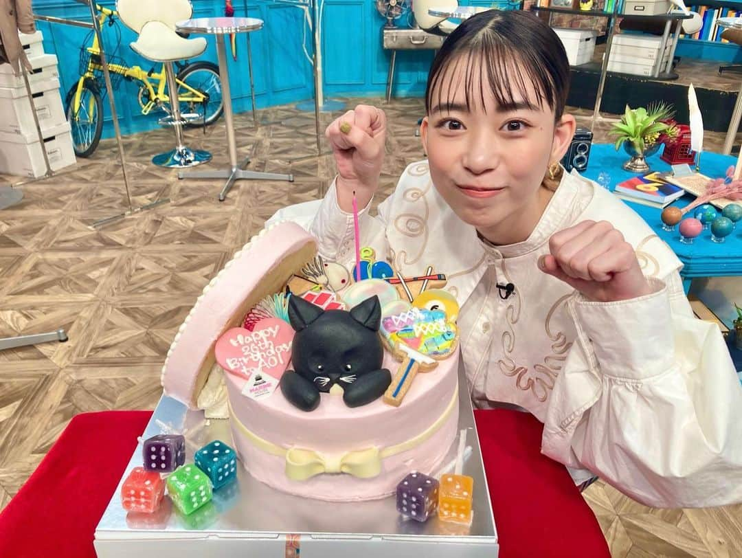 森川葵さんのインスタグラム写真 - (森川葵Instagram)「みなさま！26歳になりました！ メッセージありがとうございます。届いてます。 #それって実際どうなの課 メンバーの皆さんにお祝いして頂きました。幸せです。ワイスピ森川の名に恥じない様に26歳もぶっちぎりでまいりたいとおもいます！ さまざまな楽しいことができたらと思っているのでぜひみなさんも一緒に楽しんでください〜🐈‍⬛🐈‍⬛🎂💕 #おつかれ森川」6月18日 11時57分 - aoi_morikawa0617