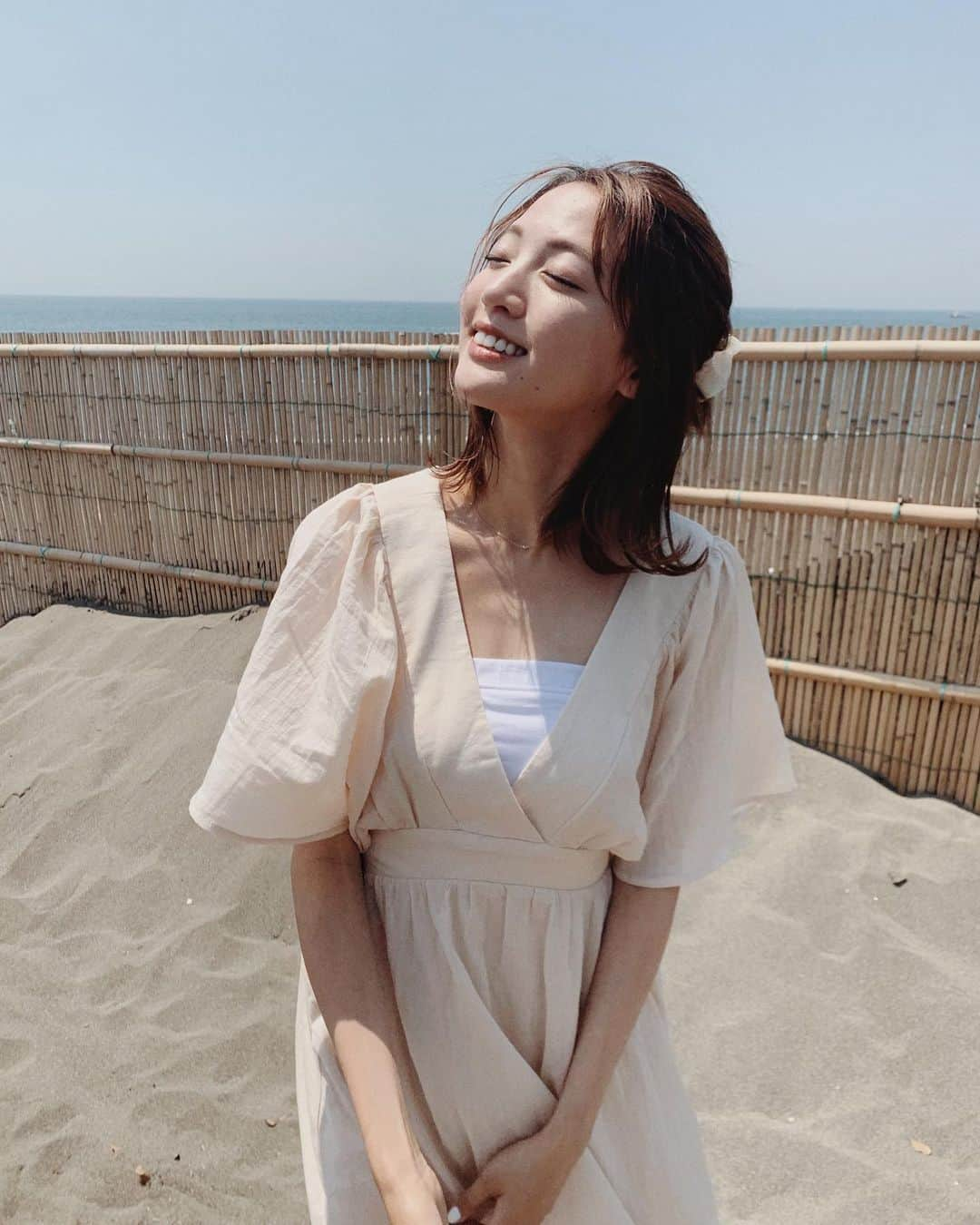 志田友美（ゆうみん）さんのインスタグラム写真 - (志田友美（ゆうみん）Instagram)「🌻🌻🌻  紫外線浴びすぎてお肌が悲鳴あげてたので😮‍💨 @dahliagsc にて#トリニティプラス を受けてきたよ🌵✨  そばかすや赤みに効くみたいだから定期的に続けていく☀︎  #ダリア銀座スキンクリニック #ダリア銀座」6月18日 12時01分 - yuumi_shida