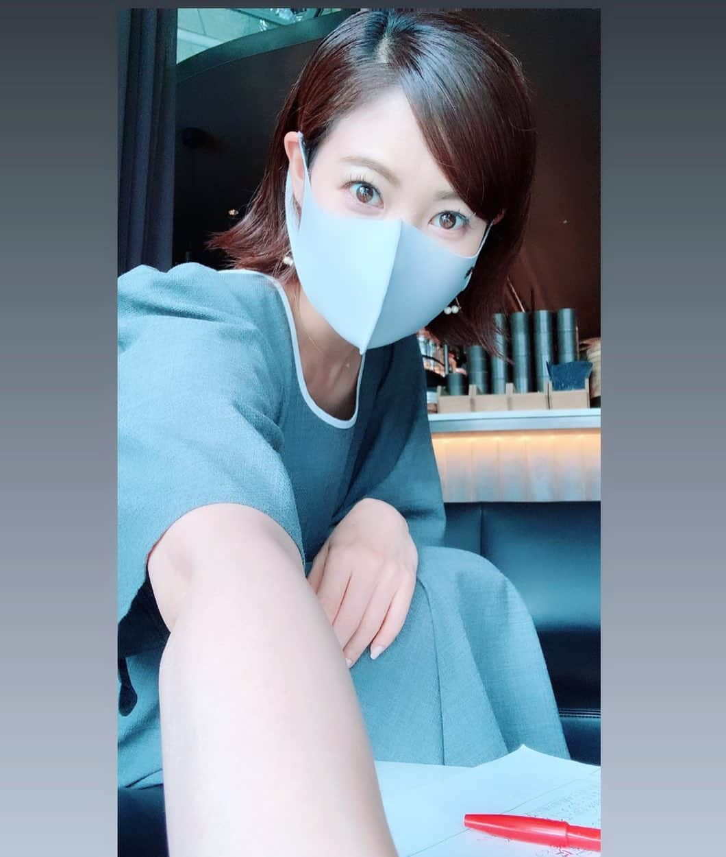 吉田玲奈さんのインスタグラム写真 - (吉田玲奈Instagram)「先日の司会のお仕事で着た衣装は、エレファンのワンピースでした✨  http://www.ailefanm.com/  可愛くて他にはない繊細なふんわり感と清楚な感じが大好き💕仕事でも普段着でもよく着させてもらってます👗  #司会 #セントフォース #エレファン #ailefanm #お仕事コーデ  #ワンピース #後ろ姿がかわいい #gemmie #キラキラマスク」6月18日 12時34分 - reina.yoshida.ciel.1218