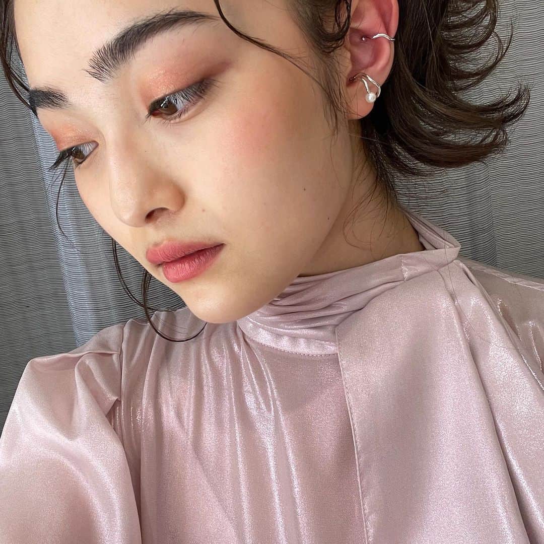 井上咲楽さんのインスタグラム写真 - (井上咲楽Instagram)「. earrings  @earyear__  メイクがよくわかる一枚💄 #NARS」6月18日 23時40分 - bling2sakura