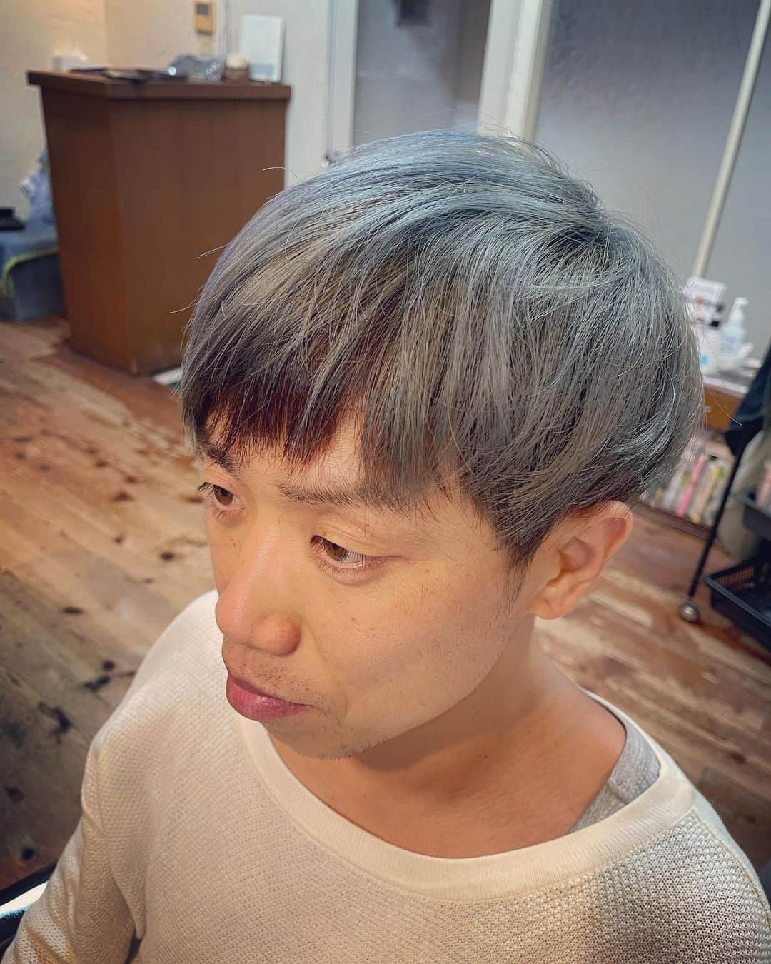 杉本知香さんのインスタグラム写真 - (杉本知香Instagram)「まさみくんシルバーアッシュ✂️✨ けんじるブルーアッシュ✂️✨ たかくらサッパリ✂️✨ 菊池くん白髪染め✂️✨  #中目黒美容室#シルバーアッシュ#ブルーアッシュ  #やまもとまさみ#R1チャンピオン #けんじる#食い込men #うちのガヤがすみません  #たかくら引っ越しセンター  #菊池健一 元#ギンナナ」6月18日 23時07分 - sugimotoc