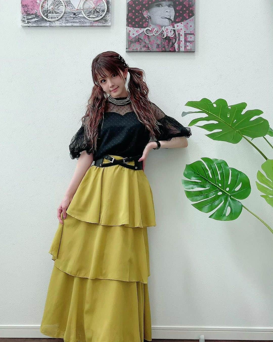 のインスタグラム：「. 今日は天気よくていいね☀️ 最近インスタに服ばっかり載せようけど 他に何載せればいいか分からんくなってきた☺️笑  みんなどんな投稿見たい…？笑 ちなみに今は ★Instagram⇒ファッションとかお化粧系、告知系で写真がいい感じに撮れた時  ★Twitter⇒ 今伝えたいこと、告知系、写真が記念写真みたいな出来栄えの時と自撮り多め  ★アメブロ⇒長々語りたい時、大きな出来事があった報告  …的な感じで使い分けとっちゃけど🤔💭 ・‥…━━━☞・‥…━━━☞ #れーなこーで #グレイル #ロングスカート #パフスリーブ  #GRL #EATME #photo #Instagram #instagramjapan」