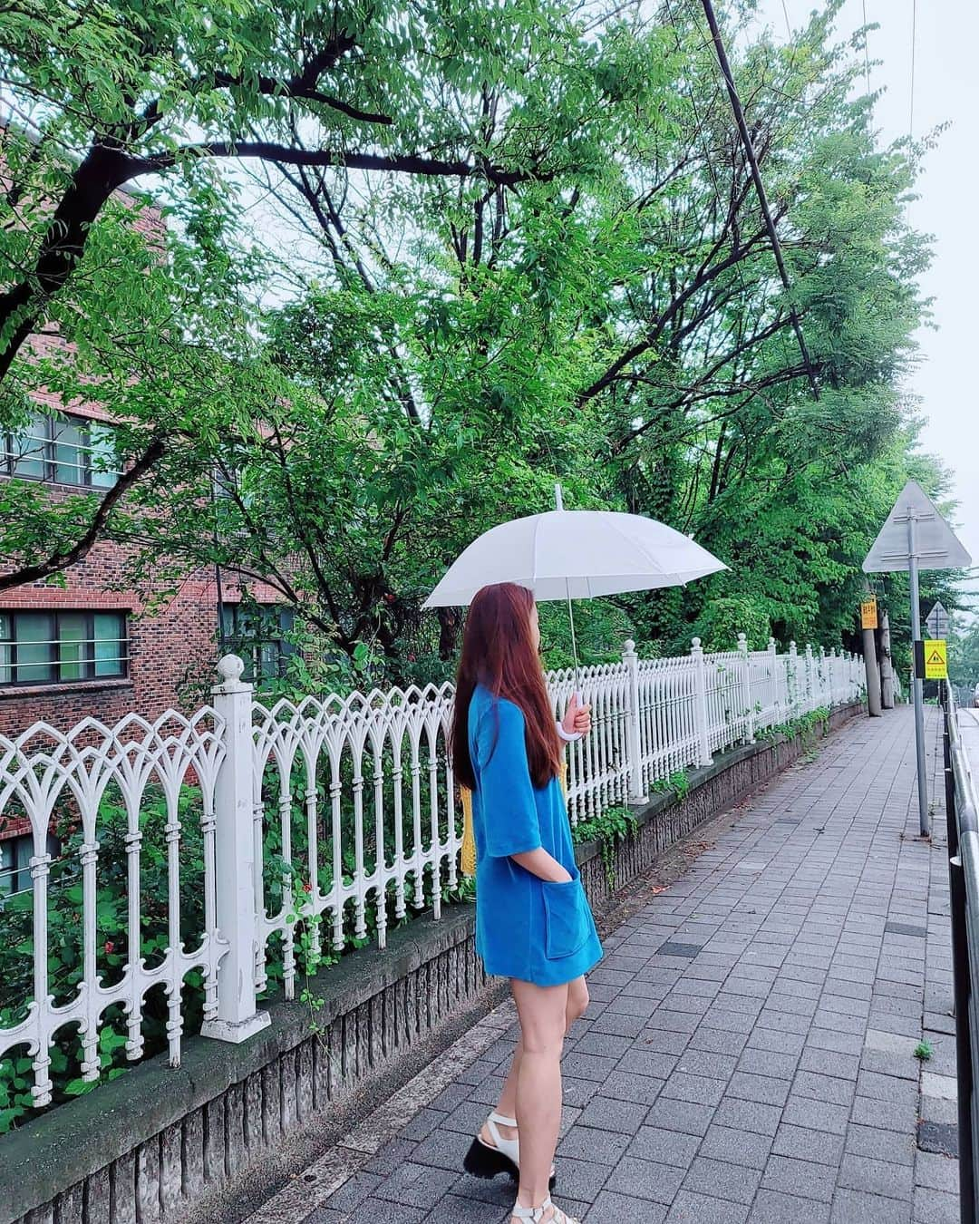 イ・シヨンさんのインスタグラム写真 - (イ・シヨンInstagram)「출근👣☔」6月18日 15時18分 - leesiyoung38