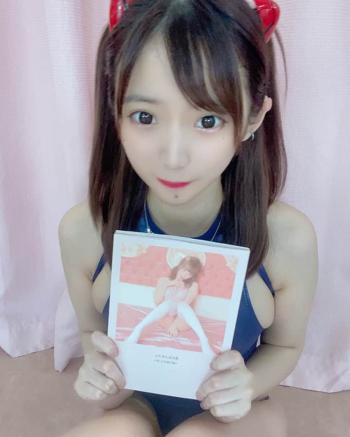 麻衣愛のインスタグラム：「ソロ写真集発売しました❤ . Solo photo book released  #エヴァ #アスカ #コスプレ #Cosplay #japanesegirl  #anime #love #グラビア #競泳水着 #japan #follow」