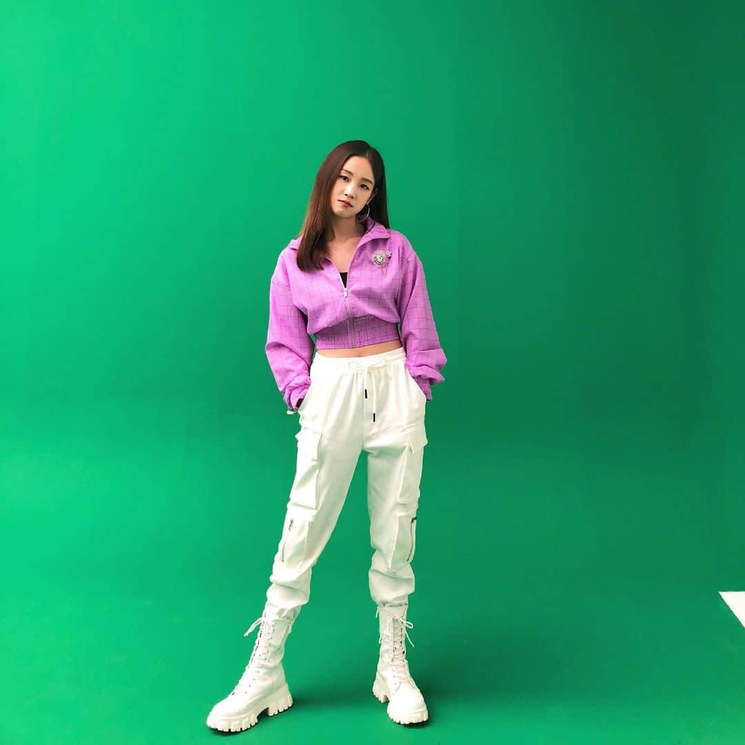 パク・ボラムのインスタグラム：「👀」