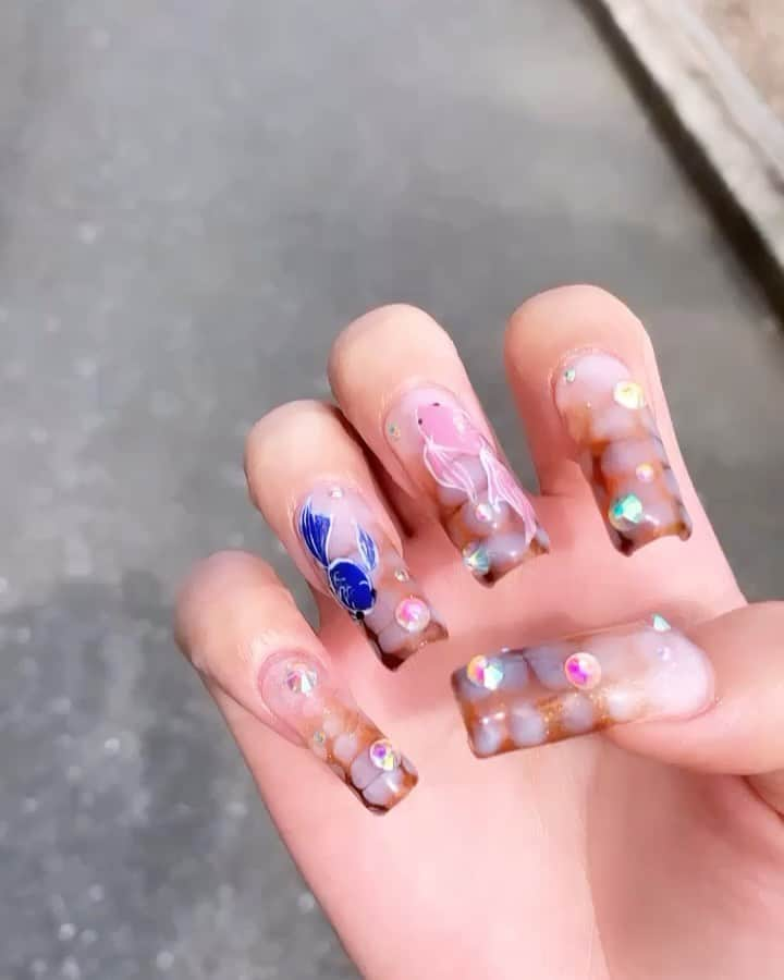 椎名美羽のインスタグラム：「金魚掬いしたいね  #nails #new」