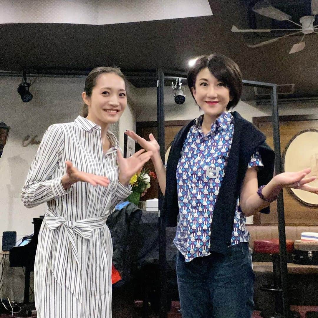 純矢ちとせさんのインスタグラム写真 - (純矢ちとせInstagram)「明日6/19(土)15時〜 FM aiai 『三ッ矢直生大きな声で独り言』 に出演させて頂きます。 アプリ リッスンラジオでもお聞きいただけます。  三ッ矢先生とたくさんお話しさせていただきました。  皆様、是非お聞きくださいませ。. . . .#FMaiai #三ッ矢直生大きな声で独り言 #三ッ矢直生 先生 #純矢ちとせ」6月18日 17時17分 - junya_chitose_official