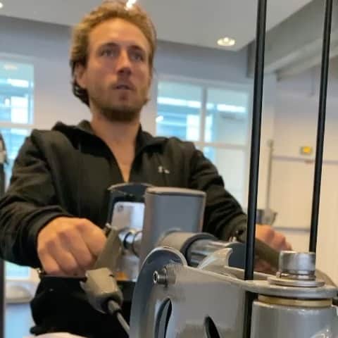 リュカ・プイユのインスタグラム：「Encore un grand merci à @matrixfitness qui m’a accompagné sur le chemin du retour à la compétition ! Et on continue la route vers le ⬆️ 😁👊🏻」