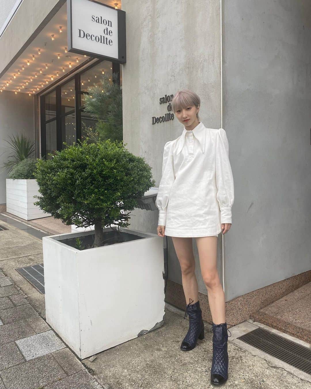 飯島望未のインスタグラム：「Dress @johnofficial.co  Shoes @chanelofficial   @decokyo さんの写真の撮り方が神です。  @decollte.」