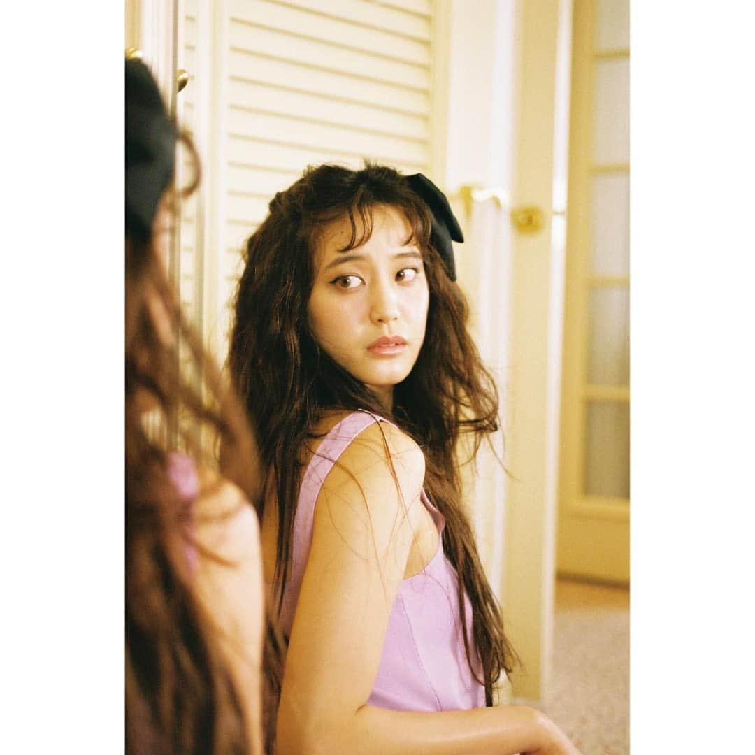 山崎紘菜さんのインスタグラム写真 - (山崎紘菜Instagram)「🎀 暑くなったり雨が降ったりな日々ですが皆様いかがお過ごしでしょうか？  本日はこれから 文化放送「アインシュタイン・山崎紘菜 Heat&Heart!」 公開収録です。とても楽しみです😳  そして情報解禁されました。 日テレ・7月期ドラマ「イタイケに恋して」 第2話のゲストとして出演させていただきます。 そちらもお楽しみに…🦭🌥  #ヒトハト #公開収録 #日テレ #イタ恋」6月18日 18時03分 - hirona_yamazaki