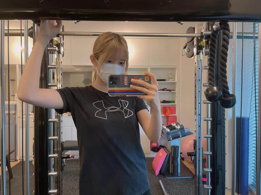 松田るかさんのインスタグラム写真 - (松田るかInstagram)「workout🏋🏻‍♀️🏋🏻‍♀️ . #カッコつけてこんなゴツい機械に囲まれてるけど私ヘボヘボ過ぎて殆ど使ってないよ #内緒だよ  #bosty」6月18日 18時10分 - imrukam