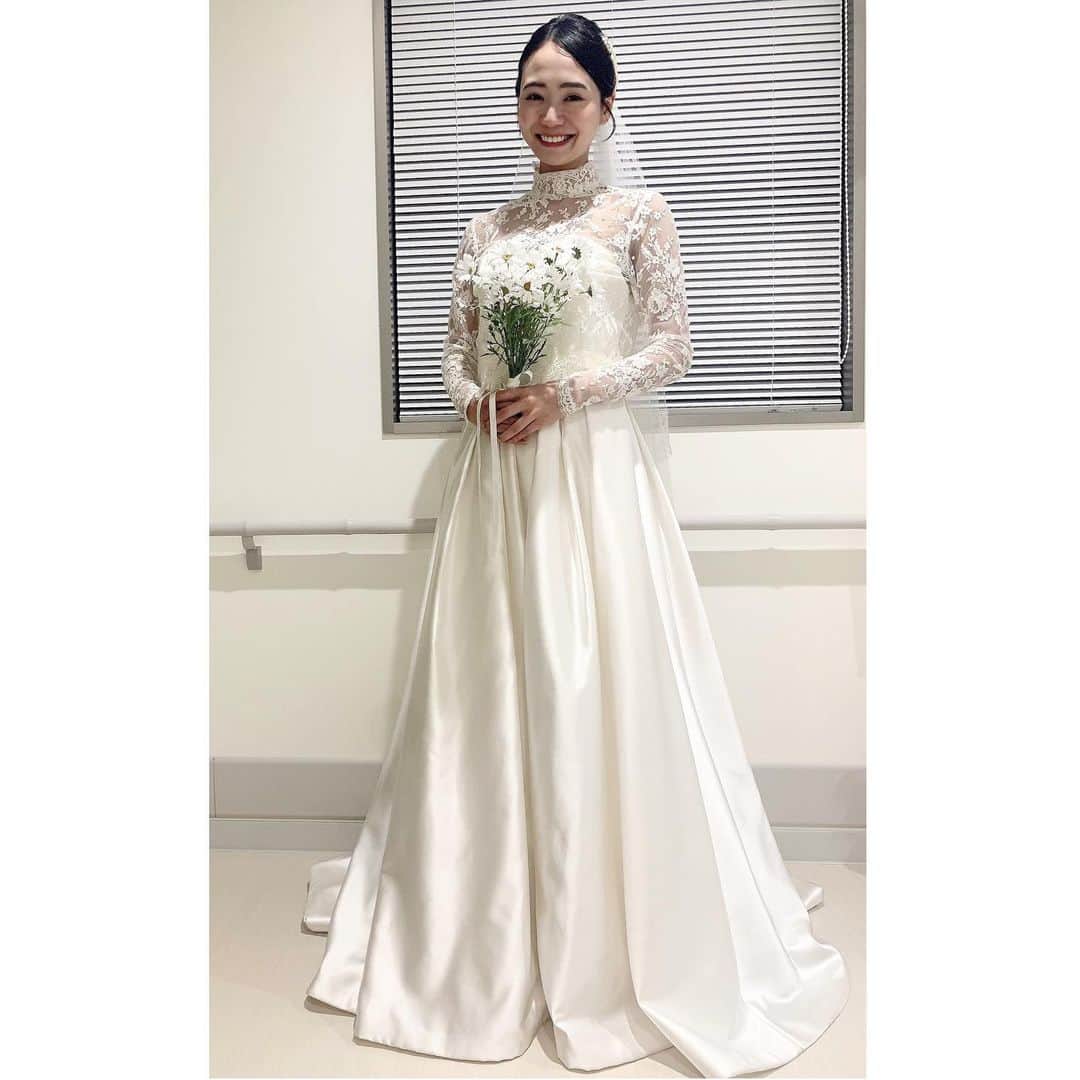 緑川静香のインスタグラム：「『奇跡体験！アンビリバボー』観てくださった皆様、ありがとうございましーたん🙇‍♀️ ⁡ 名前出てないのにここまでたどり着いて下さった方もたくさんいらして嬉しいです❣️ ⁡ 父と娘の暖かいお話… ひとみさんを演じられてとても光栄でした✨ ⁡ 皆さんにとってのたった一つの道はなんでしょうか…😌 ⁡ #アンビリバボー #奇跡体験アンビリバボー  #ウエディングドレス着られて嬉しい #高校時代はスッピンさ #山形弁難しかったぜ #とっても心動かされた作品でした #ひとみさんのお父さんは嬉しかっただろうなぁ #ひとみさん本人のブログもチェックしてほしい❤️」