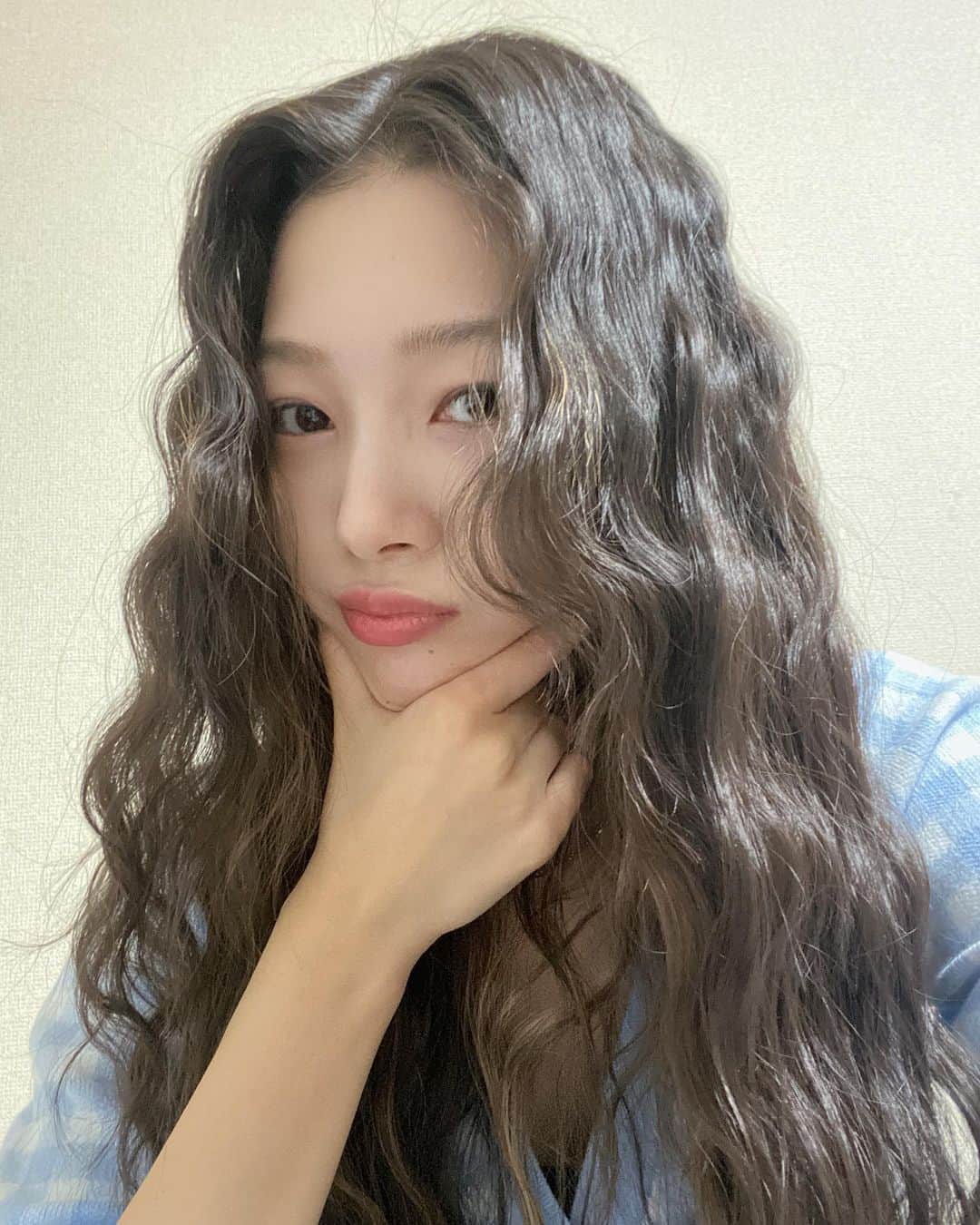 のインスタグラム：「wave 🌊💙  この時期ってパーマかけたくなる」