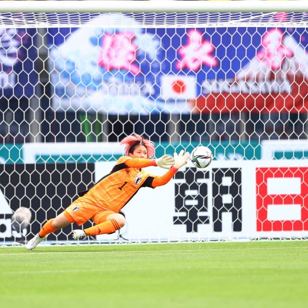 池田咲紀子さんのインスタグラム写真 - (池田咲紀子Instagram)「いつもたくさんの応援ありがとうございます。  この度東京オリンピックのメンバーに選出されました。 今までお世話になったたくさんの方への感謝の思いを胸に、 幼い頃から夢見ていたオリンピックという素晴らしい場所で大好きなサッカーができる喜びを表現したいです。  なでしこジャパンの応援をよろしくお願いします！  #Tokyo2020  #なでしこジャパン」6月18日 18時31分 - sakiko_ikeda_21