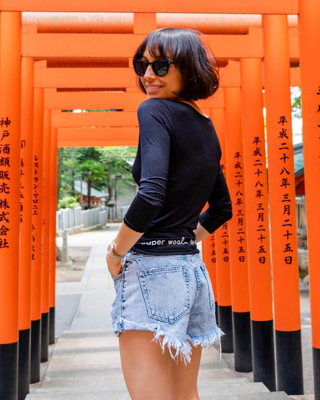 アンナ・オルティス（イニエスタの妻）のインスタグラム：「Descubriendo rincones mágicos en pleno centro de la sorprendente Kobe ✨⛩️  神戸の中心にある魔法のような場所を発見しました✨⛩️」