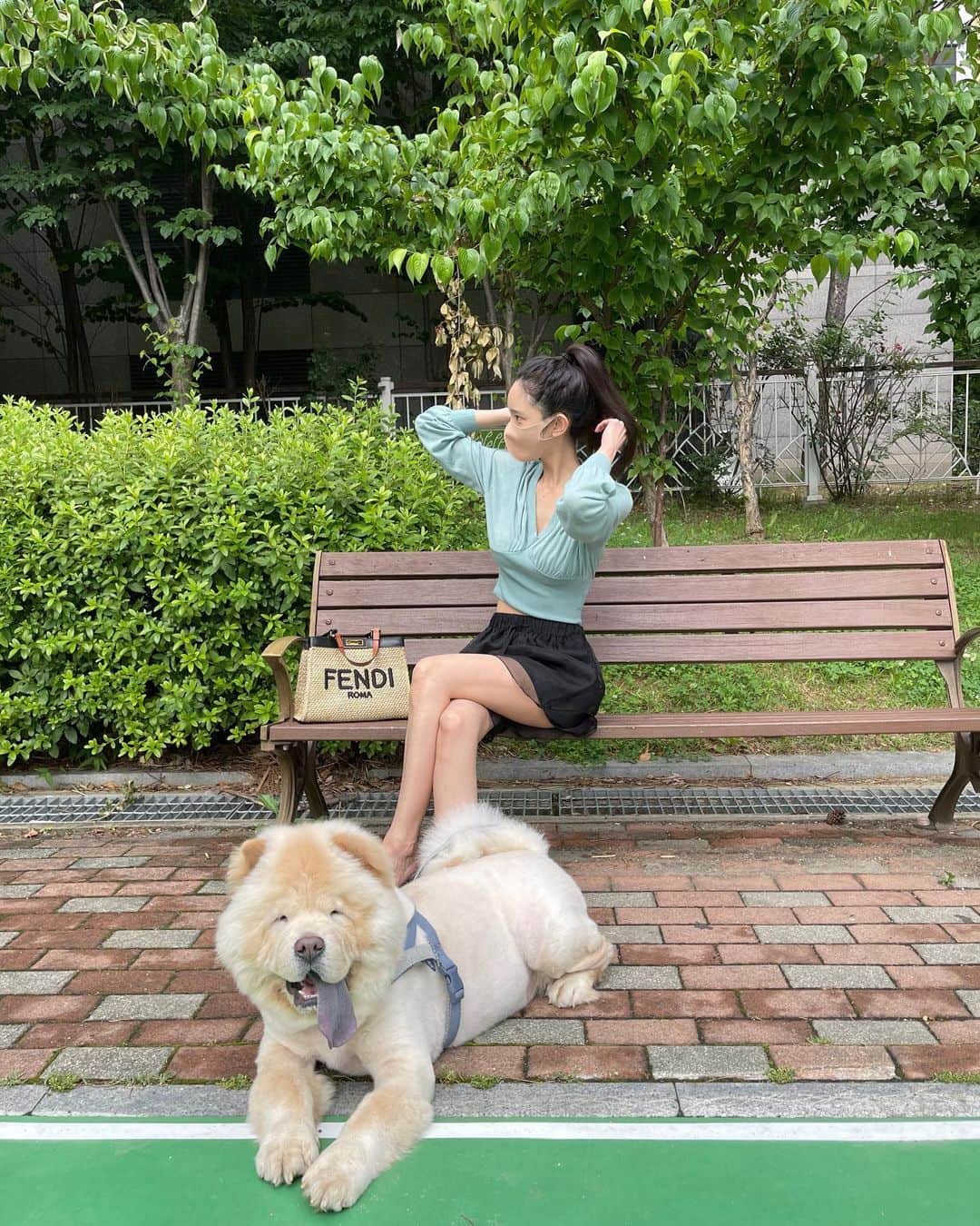 キム・ミニさんのインスタグラム写真 - (キム・ミニInstagram)「요즘 누나들이 청순이 근황  안 궁금해 하는것 같대요  서운하다고 자기 사진 좀 올리래요 옆에서 피드 언제 올리나 지켜보고 있어요  #청순일기 #대왕껌딱지」6月18日 19時06分 - mimiwor