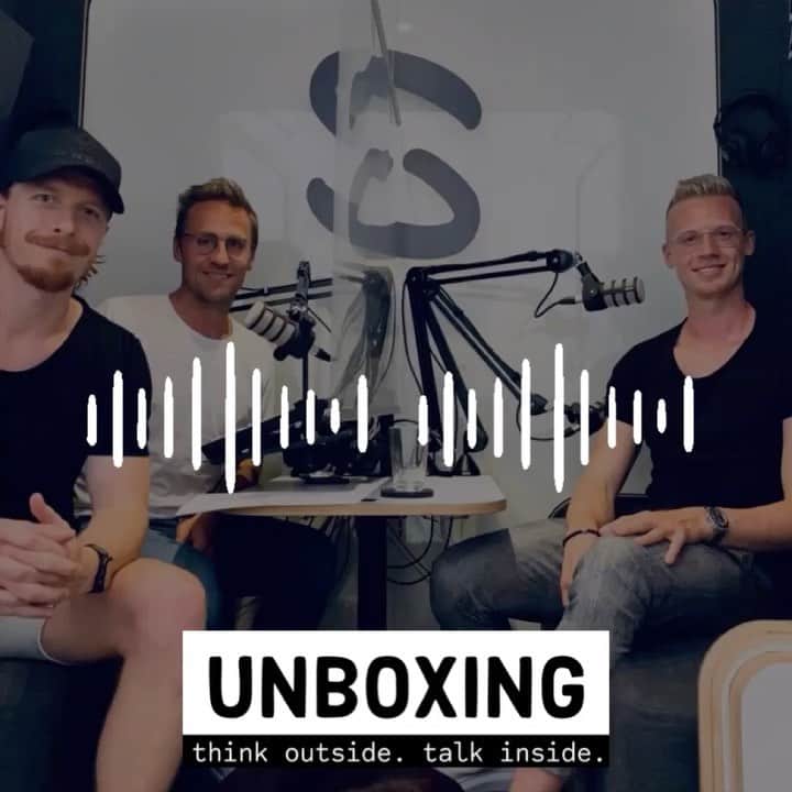 ティモ・バウムガルトルのインスタグラム：「👂 Reinhören 👉🏽 Unboxing @socenticmedia 📦🎙 #applepodcasts #spotify」