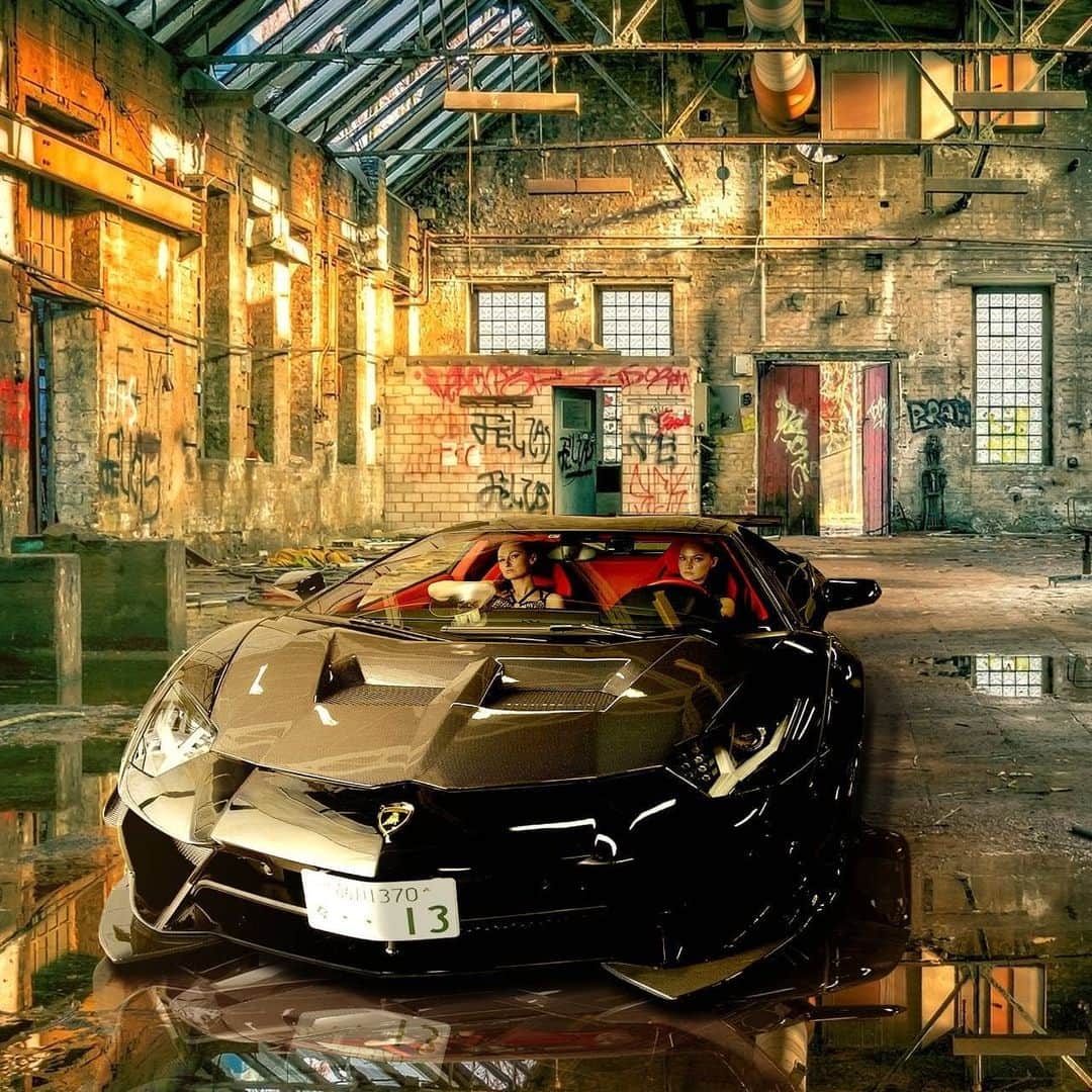 藤木そらさんのインスタグラム写真 - (藤木そらInstagram)「. .Do you like cars ♥ ️ . .車大好きな藤木さん🥺✨  最近YouTubeで黒アカのSHOを発見しつて見てたんやけど、めちゃくちゃカッコイイランボルギーニだらけやったぁ🥺✨💞   @nr_sho13 のレポも上手だしずっと見てしまってた😋✨w  1番新しい動画の甲府で行われたランボルギーニの集まりでバイカラーのランボルギーニがあってんけどすごっ♥️カスタムするとカッコ良さが増すね✨  みなさまは車好きですか？❤️１回黒アカYouTubeチャンネルみてみて‪(*ˊᵕˋ* ) . .3枚目みてみて✨かっこよすぎ🤦‍♀️🤦‍♀️❣️ . . . . . . . . . . . . . .#ランボルギーニ #スーパーカー  #フェラーリ  #スポーツカー #カスタムカー  #車 #car #アヴェンタドール  #supercar  #youtube #pr #黒アカのsho  #水着 #美女図鑑 #宮古島 #ギャル #水着ギャル」6月18日 19時45分 - sorafujiki