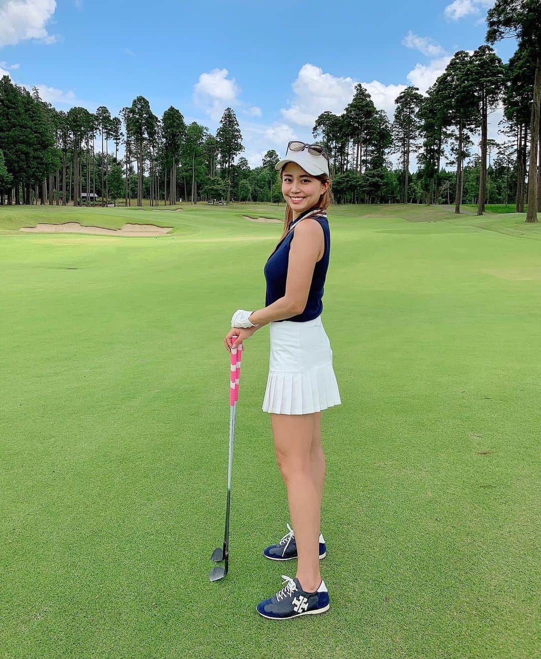 とくさきさんのインスタグラム写真 - (とくさきInstagram)「こんばんは⭐️ . この前のゴルフコーデ⛳️💕 全身 @torysport にしてみたよ✨😌 . スポーティーかつ上品なデザインで凄く好き❤️😍 他にも可愛いデザインのウェアあったから他のも着たいなぁ💕✨ . 今日も1日お疲れ様でした❤️ .  #ゴルフ#ゴルフ女子#golf#golfgirl#golfswing#ゴルフスイング#sports#スポーツ#スポーツ女子#골프#골프여자#尔夫球#高尔夫#ゴルフウェア#golfwear」6月18日 20時11分 - tokusaki_golf