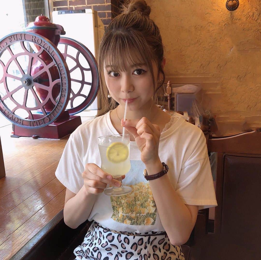 熊谷真里（まりくま）さんのインスタグラム写真 - (熊谷真里（まりくま）Instagram)「レモネード？🍋 酸っぱくて美味しかった〜 そして万遍の笑み(＾＾)  いつもいいね＆コメントありがとうございます🧸🎀  #まりくま #まりくま進化計画 #Popteen #POP #手書き加工 #手書き #instagood #喫茶店巡り #レモネード」6月18日 20時33分 - maritsupe0208