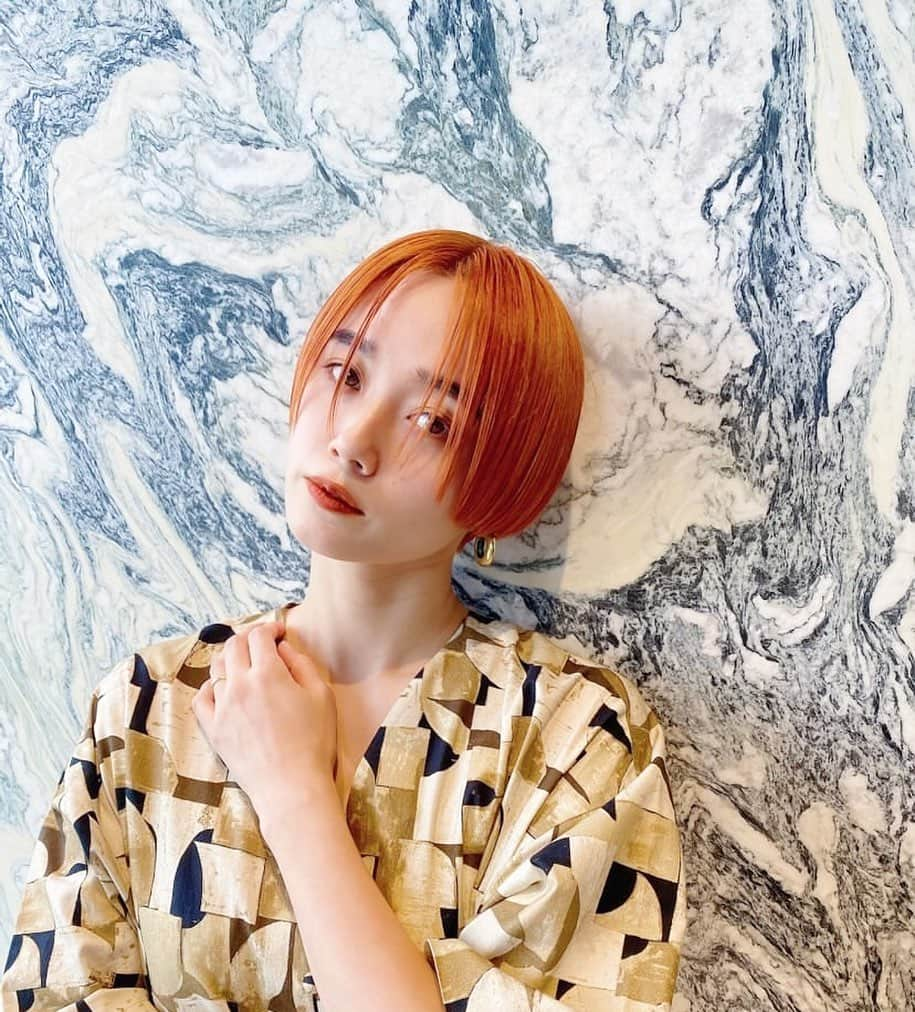 宮城舞さんのインスタグラム写真 - (宮城舞Instagram)「期間限定ヘア🍊🍊🍊🍊 こんなに明るくしたのは 10代ぶり？🤣 まだ、見慣れないけど楽しみます😙 カットは長さを変えずに パツっとカット✂️  #宮城ヘア #ブリーチかましたよ」6月18日 20時42分 - mai_miyagi