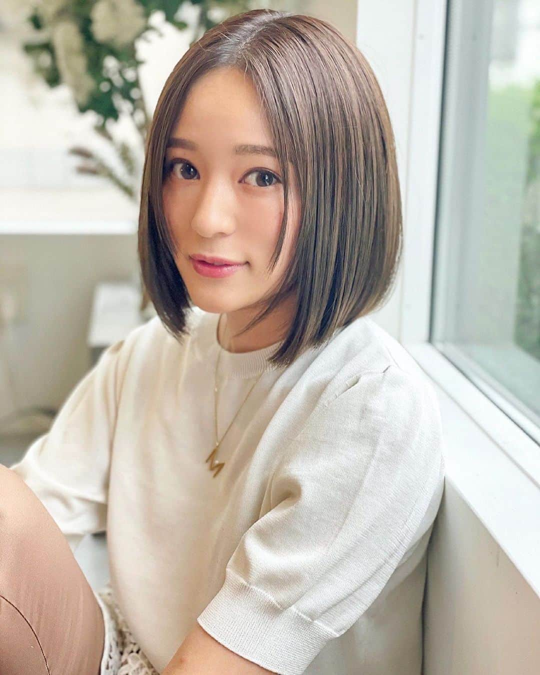 chayさんのインスタグラム写真 - (chayInstagram)「ヘアメンテナンス💇‍♀️ 最近はずっとシルバーサファイアに少しピンクを混ぜた色がお気に入り✨ 長さは1cmだけ切りました☺️☝️ 巻いた時に動きがつけやすい前髪もこだわり😎  @cieca.noguchi いつもありがとうございます!  #cieca #シエカ #ボブ #ヘアカラー」6月18日 20時47分 - chay1023_official