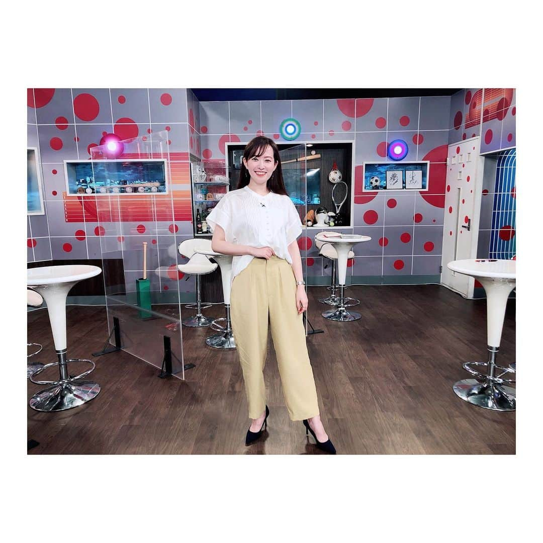 西島まどかさんのインスタグラム写真 - (西島まどかInstagram)「NHKBS1「スポーツ酒場 語り亭」明日6/19(土)よる8時から開店します！  今回はプロ野球。 開幕から大活躍のルーキー達にスポットを当てて語ります。  お客様は #掛布雅之 さん #井端弘和 さん #上原浩治 さん  ルーキー達の凄さから、課題まで、たっぷりお話いただきました。  是非ご覧下さい！  ．  この日の衣装は @brownie_inc さん。 今季トレンドの透け感トップスと、軽快なイエローパンツ。  #nhkbs1 #スポーツ酒場語り亭 #ミッツマングローブ ママ #西島まどか チーママ #プロ野球 #ルーキー #セリーグ #パリーグ #佐藤輝明 #中野拓夢 #伊藤将司 #栗林良吏 #早川隆久 #宮城大弥 (敬称略)」6月18日 20時55分 - nishijima_madoka