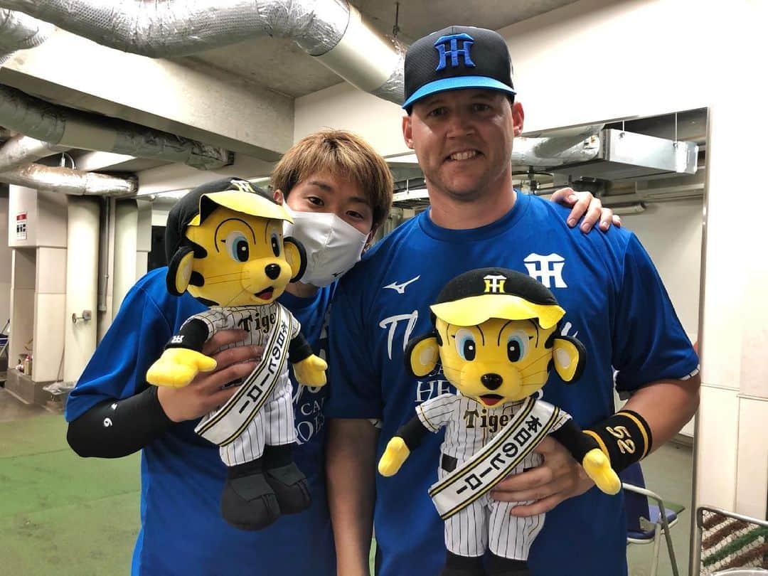 阪神タイガースさんのインスタグラム写真 - (阪神タイガースInstagram)「今日のヒーロー‼︎ 好投で7回までを投げ今季4勝目を挙げた西投手と先制タイムリー&満塁ホームランで5打点を挙げたサンズ選手です！  #西勇輝 投手#ナイスピッチング  #ジェリーサンズ 選手#ナイスホームラン#満塁ホームラン #今日のヒーロー  #医療従事者にありがとう #阪神タイガース #挑超頂」6月18日 21時06分 - hanshintigers_official