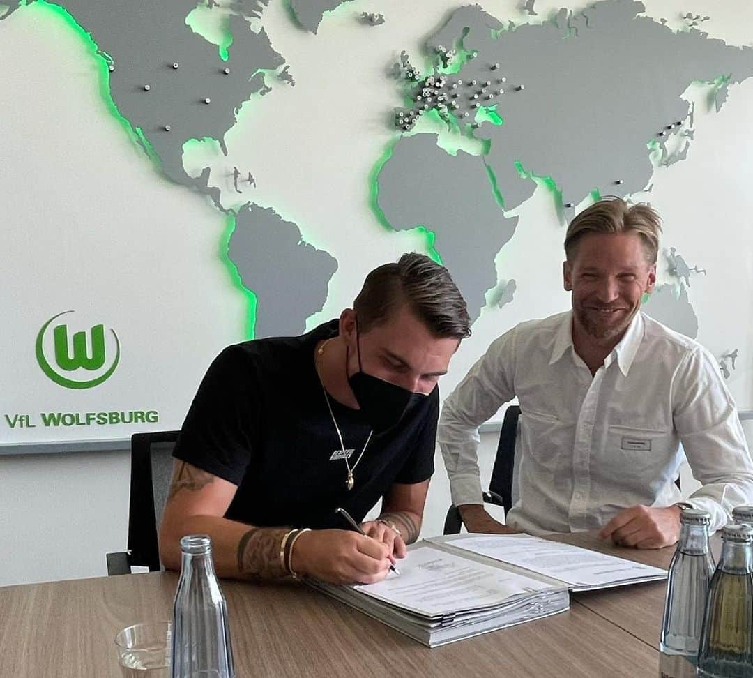 マクシミリアン・フィリップさんのインスタグラム写真 - (マクシミリアン・フィリップInstagram)「#vflwolfsburg#2025#arbeitfussballleidenschaft 🐺 🟢⚪️」6月18日 21時18分 - mphilipp10