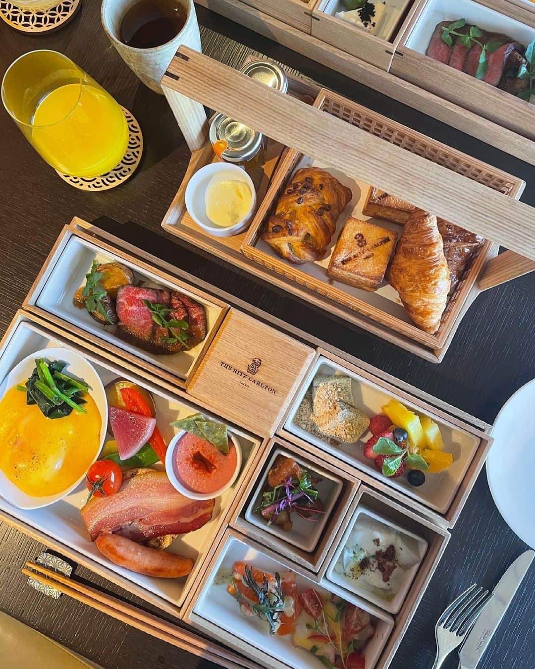 曲渕伊代のインスタグラム：「🍠🥐🍞🍳🥓🍮 🍅 🍊🍓🍍 #リッツカールトン日光  #breakfast」