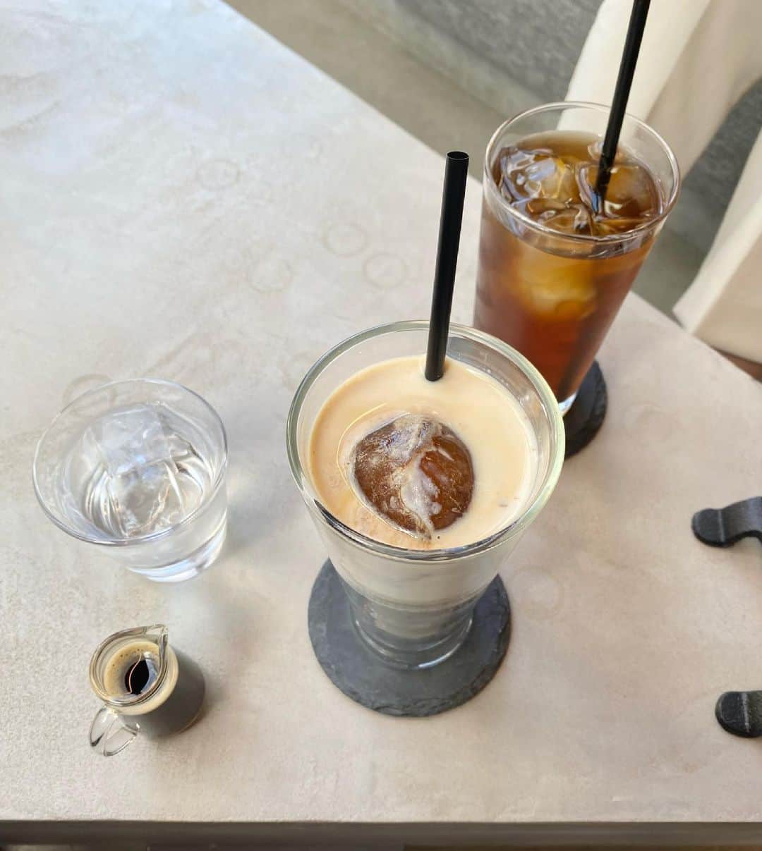 実緒さんのインスタグラム写真 - (実緒Instagram)「.  氷がコーヒーになってるカフェオレ☕️ アイデアって凄い🤔✨  #cafe #café #カフェ #カフェ巡り #カフェラテ #いいね #いいね返し」6月18日 21時22分 - bunbun___mio