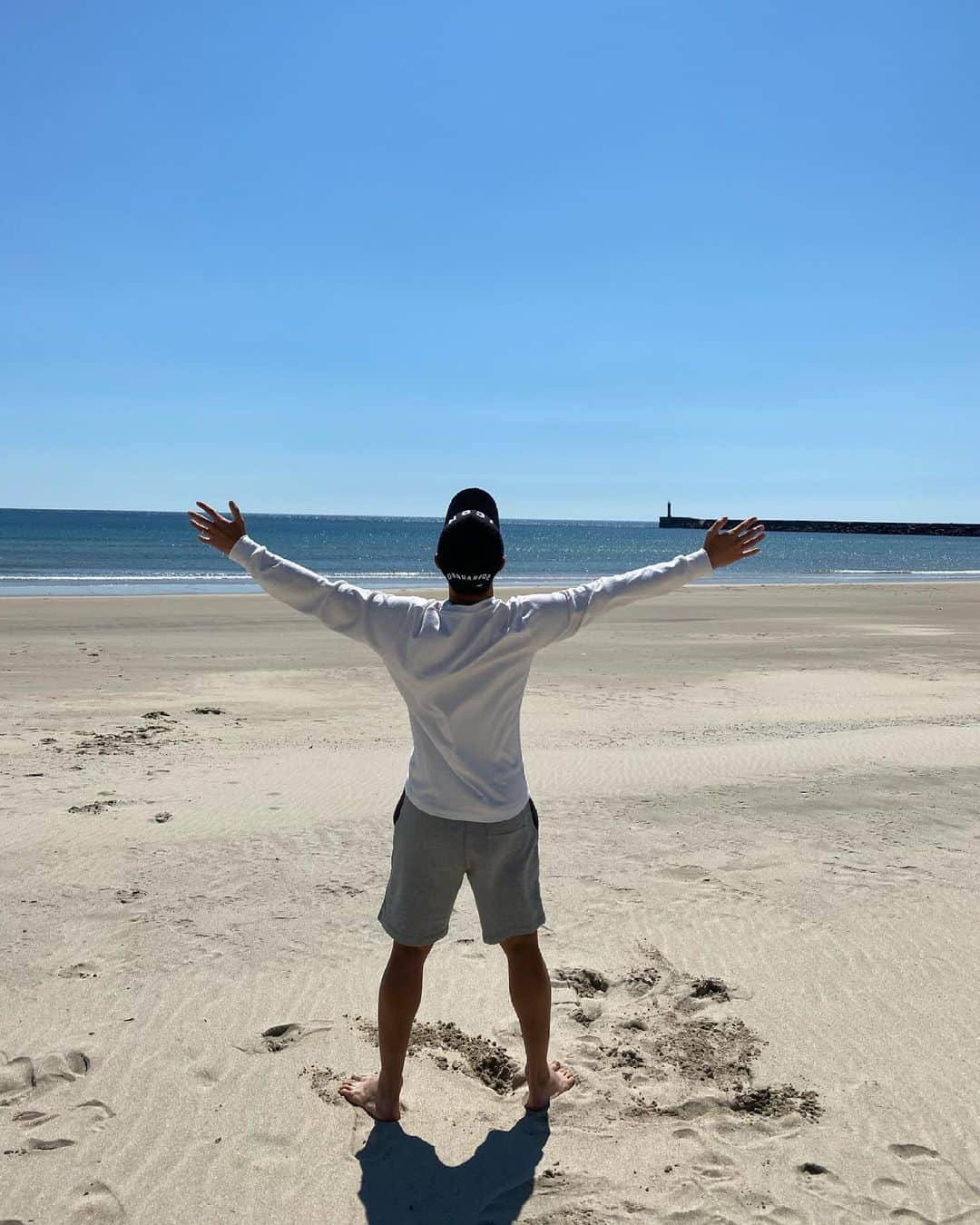 のインスタグラム：「今日で23歳になりました！ たくさんのメッセージありがとうございます🙇‍♂️ 少し休んで、また頑張ります！  Thank you for your message👍」