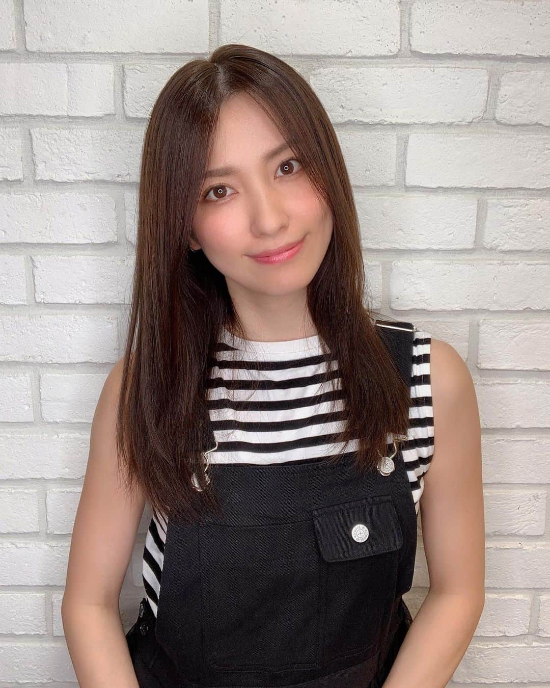 戸田れいさんのインスタグラム写真 - (戸田れいInstagram)「髪の毛綺麗にして頂きました💇‍♀️ @vaice_kazu  オリーブブラウンですって🫒 この先楽しみな撮影がたくさん♥️常に綺麗でいないとね😳 明日は11:30からBS-TBS「最旬!トレンドサーチ」観てね📺 ・ ・ ・ #グラビア#haircolor#hairstyle」6月18日 21時51分 - rei_toda