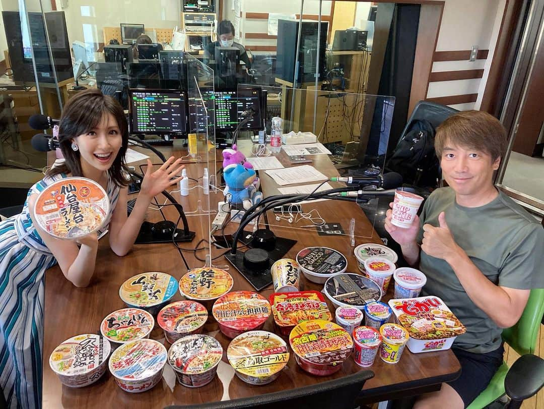 横山ルリカさんのインスタグラム写真 - (横山ルリカInstagram)「. TOKYO FM🎧 【TOKYO TEPPAN FRIDAY】🌈 カップ麺SP🍜沢山のメッセージありがとうございました✨  スタジオには、見たことのないご当地カップ麺がズラリ😳 全部食べてみたいな〜😋  #TOKYOFM #TOKYOTEPPANFRIDAY #てつふら #メッセージを紹介させていただいた皆さん #カップ麺 #プレゼント #お届けまで少々お待ちくださいませ  #🍜🍜🍜   今夜20:00〜【競馬予想TV!】🏇 🌟ユニコーンS 🌟マーメイドS 予想バトルをお楽しみに🌈  #競馬予想TV #ユニコーンS #マーメイドS  そして、6/20（日）15:00〜 UHB 【KEIBAプレミア】に出演します👑  ぜひ、ご覧ください💙  #KEIBAプレミア #UHB #北海道文化放送」6月19日 0時02分 - rurika_yokoyama_official