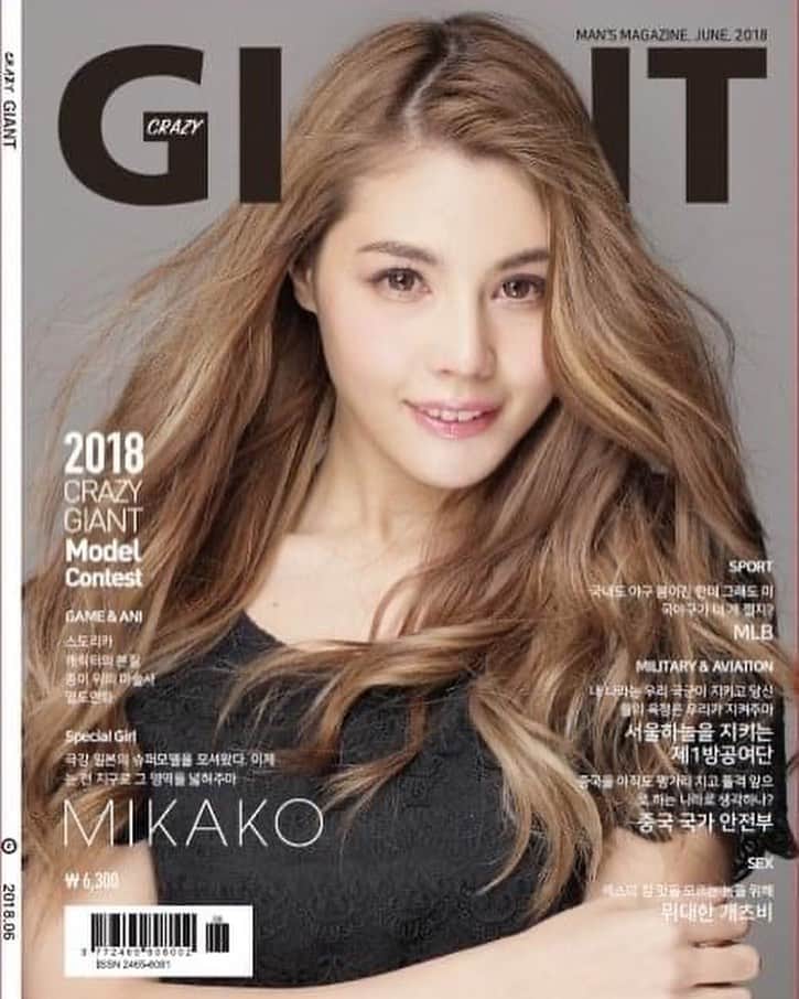 シト山口のインスタグラム：「半年間、韓国の雑誌でグラビア16ページ連載していた頃の作品。表紙は３回やらせていただきました🙏🏻🙇🏻‍♂️💕✨  crazy GIANT 2018 ６月号  model  Mikako Lauren hair&make @hasegawashinya  photo @sito_yamaguchi   #model #make #fashion #hairmake #hasselblad #photo #profoto #shoot  #ハーフモデル #instafollow #フォロー #いいね #モデル #美脚 #美人 #美肌 #美白 #小顔 #スタイル #ヘアメイク #メイク #ポートレート #ファッション #ビューティー #作品撮り #molasoftlights  #写真好きな人と繋がりたい ©︎2021 SITOgraphics all rights reserved.」