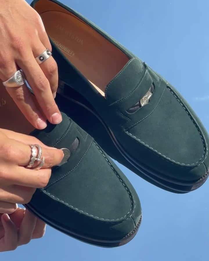 のインスタグラム：「Des campus de l’Ivy League aux rues de Paris, il fait toujours bon d’avoir une pièce sous sa mouette. __ @HighSnobiety’s two pennies worth about our 180 Loafer. #JMWeston #180Loafer #HighSnobiety #NotInParis」