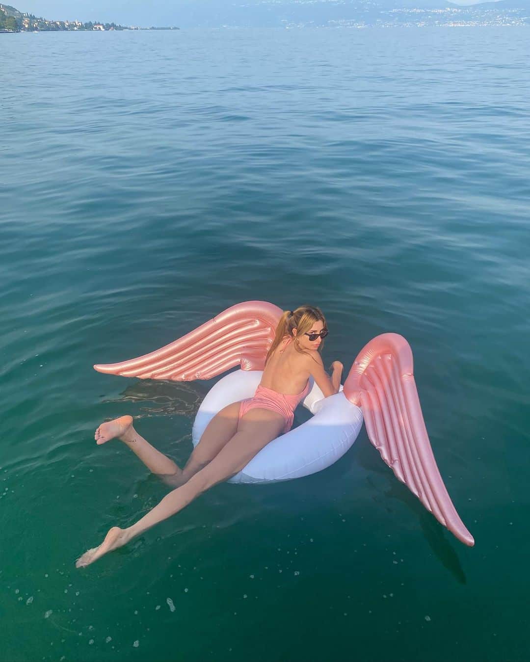 Greta Menchiのインスタグラム：「🦋」